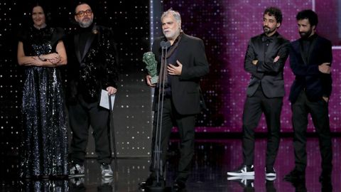 El guionista y realizador Benito Zambrano, y los guionistas Daniel Remn y Pablo Remn, tras recibir el premio a Mejor Guin Adaptado por su trabajo en Intemperie