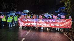 Manifestacin de vecinos de Cortin contra la lnea frrea propuesta por el Gobierno central para eliminar el baips de Infesta