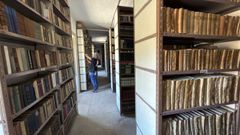 Una de las estancias de la biblioteca del monasterio de Poio