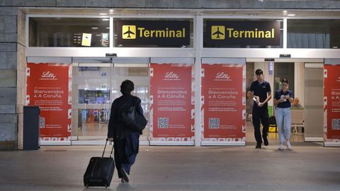 Alvedro recupera la normalidad tras 35 asumiendo los vuelos de Lavacolla