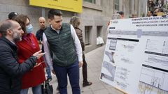 El alcalde aparece, en foto de archivo, con Francisco Lorenzo (a la derecha, con chaleco). Actualmente es su jefe de gabinete, aunque en el mandato que ahora arranca ser� concejal. En los audios el regidor se refiere a �l como �el conseguidor�.