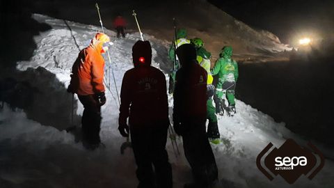 Rescate en San Isidro por la ca�da de un alud