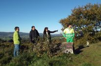 Representantes municipales y del colectivo Castros de Toiriz supervisaron ayer el estado del enclave.