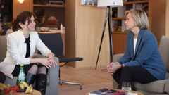 Isabel D�az Ayuso con Val�rie P�cresse, ayer en Par�s.