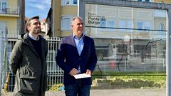 Los concejales del PP Iago Acu�a y Rafa Dom�nguez, este mi�rcoles en el yacimiento arqueol�gico de la plaza de Valent�n Garc�a Escudero