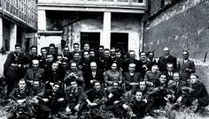 Sesenta y cinco a�os despu�s. Foto tomada en el a�o 1945 en el patio del antiguo Hotel Palace de Monforte, situado en la calle Cardenal, donde se ubica actualmente la cafeter�a Lienzo. Los ferroviario