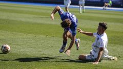 Uno de los encontronazos en el duelo de O Couto, entre el Ourense CF y la Gimnstica Segoviana