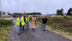 La alcaldesa de Lugo, Lara M�ndez, supervis� el comienzo de las obras para hacer un nuevo parking junto al HULA
