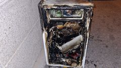 Estado en el que qued� la nevera incendiada.