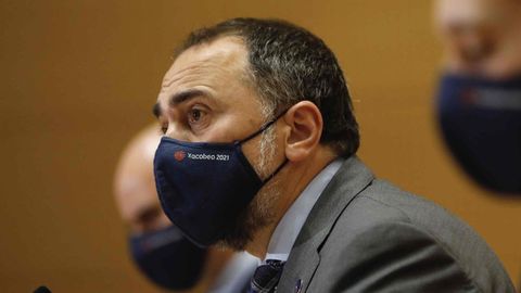 El conselleiro de Sanidade, Julio Garc�a Comesa�a