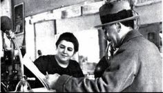 Manuela de Pablos, do�a Manolita, despachando loter�a en su popular administraci�n en los a�os 30