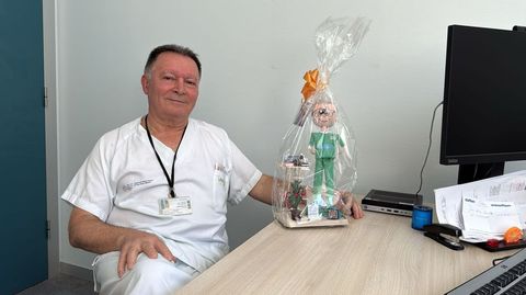 Jos� Luis Dur�n en su despacho del hospital lugu�s, donde ejerce desde hace m�s de tres d�cadas