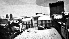 Nevada en Vilalba en 1921, coa torre do castelo � dereita