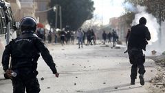 Choques entre manifestantes y polic�as en Kaserine tras la inmolaci�n de Zergui