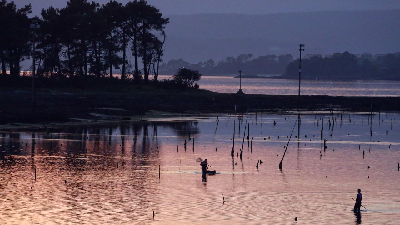 Hemeroteca (1982) | Dos hoteles de lujo para Cortegada