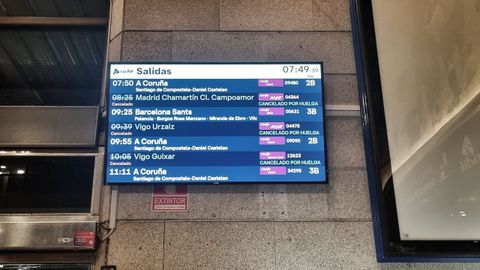 La estaci�n de Ourense, vac�a en el primer d�a de huelga de maquinistas