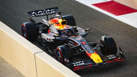 El neerland�s Max Verstappen saliendo de boxes en el circuito de Yas Marina, Abu Dabi.