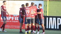 Los pontevedreses celebrando uno de los tantos a su favor en el partido contra el Guijuelo