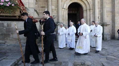 La misa del Martes de Pascua fue oficiada por el vicario general de la diócesis y contó con la participación de otros siete sacerdotes