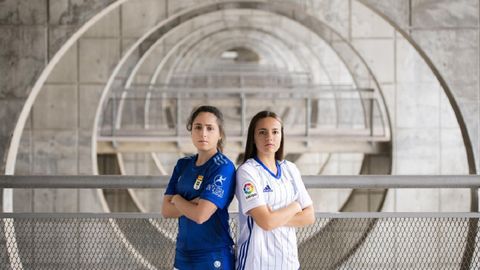 Isina y Laurina con las nuevas equipaciones