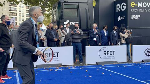 Marlaska jugando al tenis hoy en Zaragoza durante la inauguracin del Encuentro de Ciudades de la DGT.