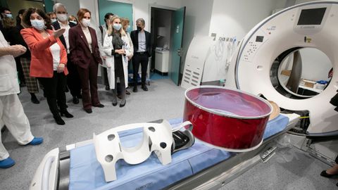 M�nica Garc�a durante una visita al Hospital Universitario Central de Asturias (HUCA)