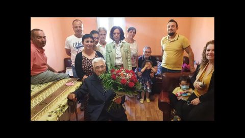 Mar�a Celia Mosquera P�rez, rodeada de sus familiares m�s cercanos el d�a de su 100 cumplea�os