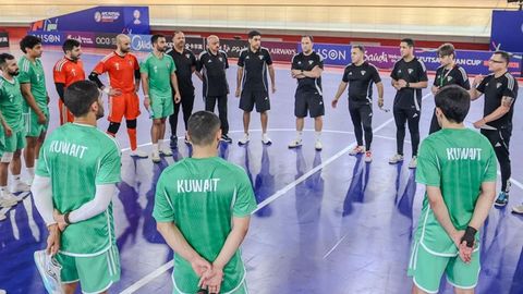 David, segundo por la derecha con la selecci�n de Kuwait, asumir� el �rea de metodolog�a. 