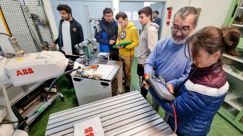 Alumnado del Politcnico de Vigo en una jornada del curso de Fabricacin Intelixente