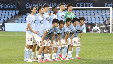 Formaci�n inicial del Celta Fortuna ante el Castell�n en Bala�dos.