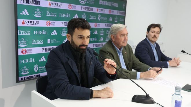 Guillermo Fern�ndez Romo en su presentaci�n de este martes en la sala de prensa de A Malata. 