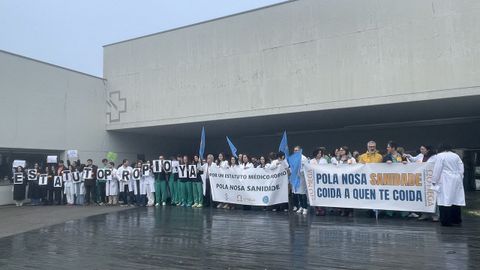 Concentraci�n de m�dicos en la entrada del HULA en el mes de diciembre.