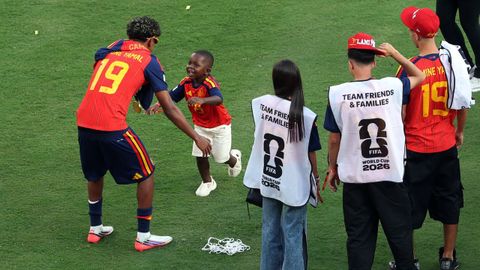 El abrazo entre los hermanos tras la victoria contra Argentina