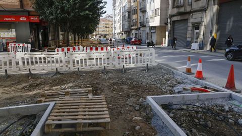 A nota.�Os veci�os da avenida de Portugal de Ourense, como os doutras zonas, at�panse con problemas nada m�is sa�r do portal da s�a casa e p�r un p� na r�a