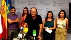 Integrantes del grupo municipal de XsP en una rueda de prensa en el ayuntamiento
