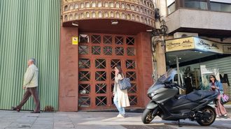 Fachada del karaoke de Hern&aacute;n Cortes, en Vigo, el &uacute;ltimo que quedaba en el centro de la ciudad