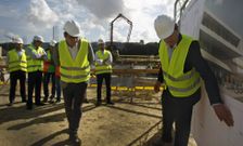 Diego Calvo y Calvelo visitaron las obras en agosto cuando solo hab�a cimientos. 