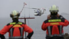 Bomberos de Ferrol durante un simulacro de rescate.