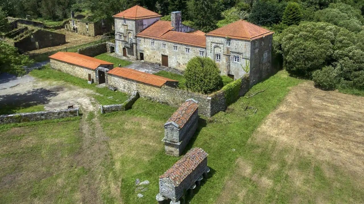 Un crimen a resolver en las Torres do Allo: escapismo para este verano