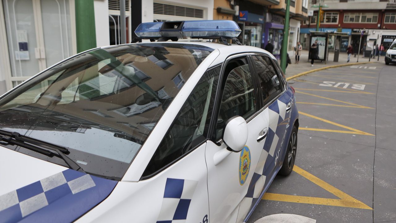 Detenidos dos hombres en la noche de Ferrol por robarle el móvil a una mujer y después resistirse a la Policía