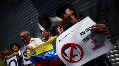 Manifestantes venezolanos, el lunes en en Argentina.