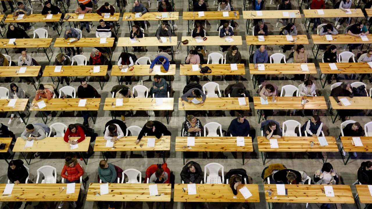 Más de 17.000 opositores del Sergas se examinan en Silleda para optar a 2.476 plazas: estos son los horarios y las ratios