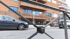 Fachada del Consulado de Marruecos en Madrid tras el suceso en el que un marroqu� se quem� a lo bonzo ante el edificio.