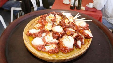Pulpo á feira: Si bien el animal ya tiene un emoji en el catálogo, el típico plato gallego merece su propia representación