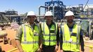 Juan Rodrguez, Marco Aurelio Caamao y Pablo da Riva en la planta termosolar de Upington, en Sudfrica