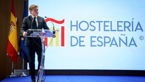 El presidente electo de Hosteler�a de Espa�a, Jos� Luis �lvarez Almeida, interviene durante la Asamblea General Electoral