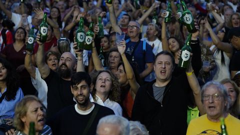  Gij�n celebra una nueva edici�n del escanciado simult�neo de sidra