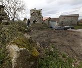 O terreo situado xunto ao templo foi aplanado cunha pa escavadora
