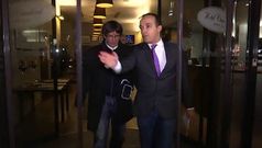 Puigdemont a su salida anoche del hotel donde se hosped� desde el lunes