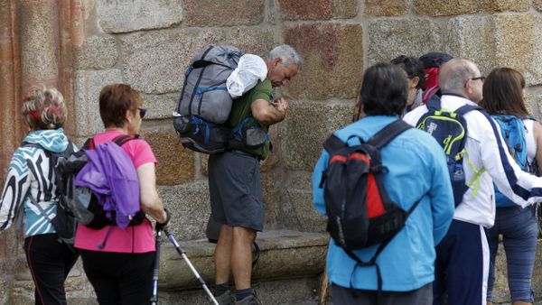 Peregrinos en la plaza de la Catedral de Mondo�edo